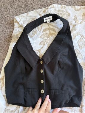 superdown Black Halter Button-Front Crop Top
